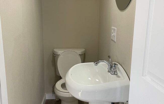 Fully Remodeled 4 Bedroom 2.5 Bathroom