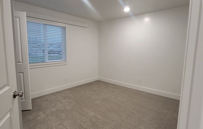 3 beds, 1 bath, 1,000 sqft, $1,250, Unit #1