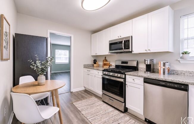 2 beds, 1 bath, 850 sqft, $1,100, Unit 00-F3