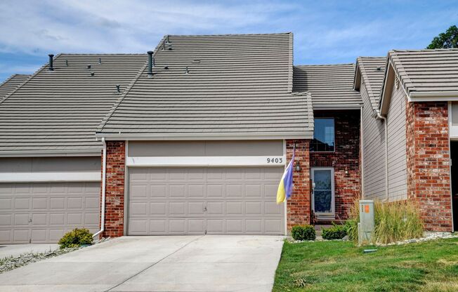 Beautiful luxury townhome style condominium in Masters Park