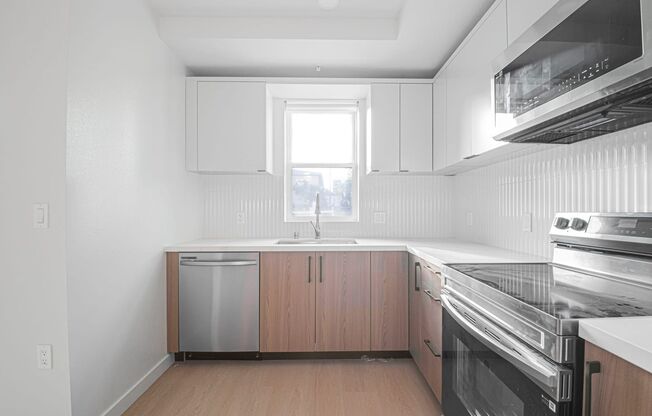 1 bed, 1 bath, 611 sqft, $2,595, Unit 100