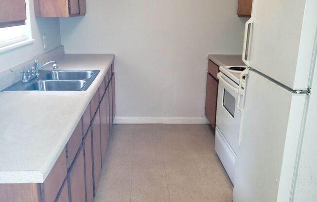 3 bed 1 bath house with garage