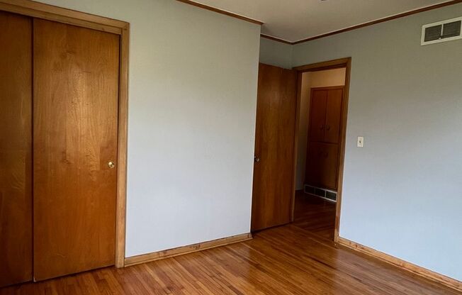 3 beds, 1 bath, $1,200