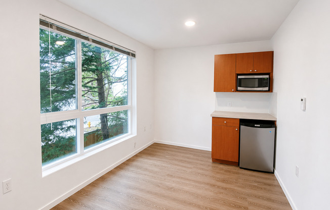 Studio, 1 bath, 176 sqft, $1,095, Unit 4306