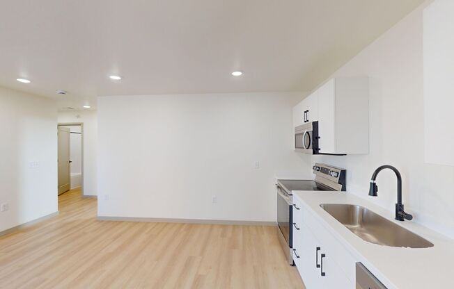1 bed, 1 bath, 529 sqft, $1,460, Unit 6410-106