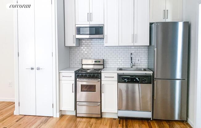 128 W 13 ST