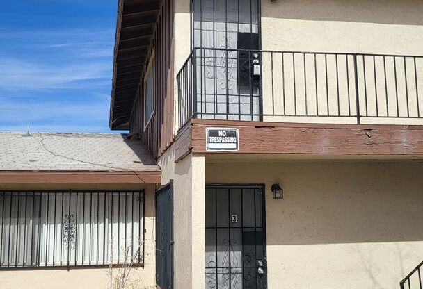 2 beds, 1 bath, 908 sqft, $1,400, Unit Michael Unit 4