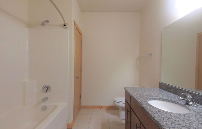 1 bed, 1 bath, 1,120 sqft, $2,025, Unit 400