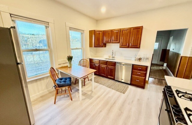 3 beds, 1 bath, $4,200, Unit 1