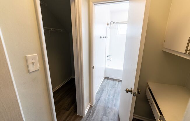 Studio, 1 bath, 625 sqft, $1,498, Unit 06