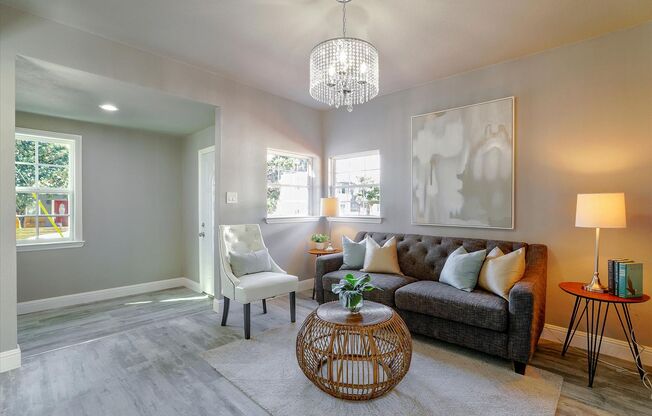 Adorable & Modern Remodeled Home, New floors & Paint, Renovated Bathroom, New Appliances, Solar!