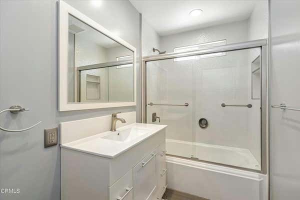 3 beds, 1 bath, 884 sqft, $3,995