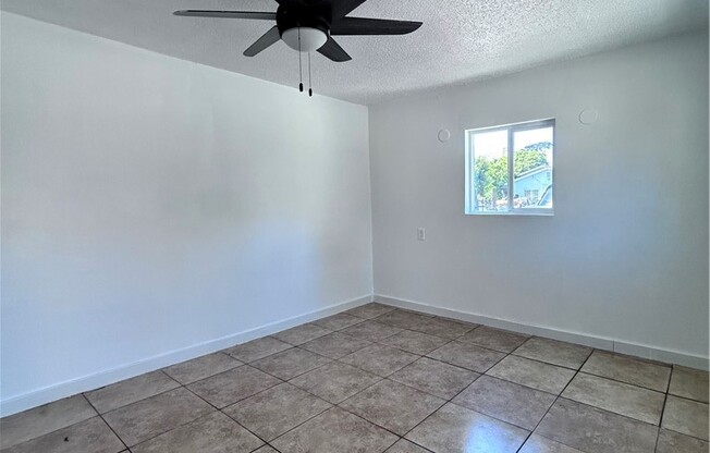 1726 W 55 ST