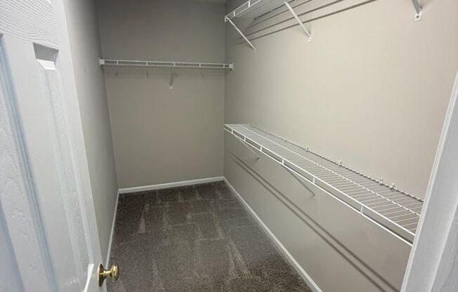 1 bed, 1 bath, 779 sqft, $1,100, Unit 1210 R
