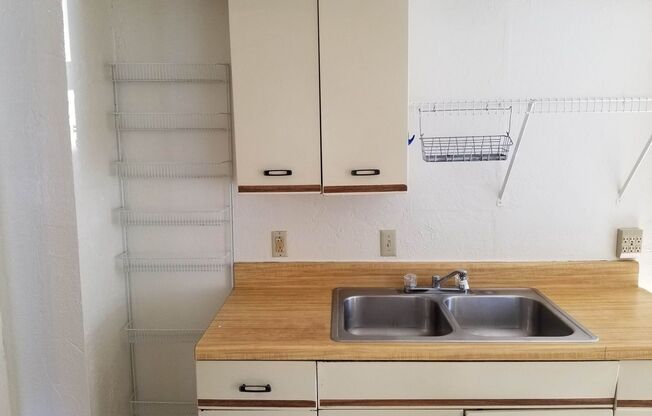 2 beds, 1 bath, $1,125, Unit 1130 #4