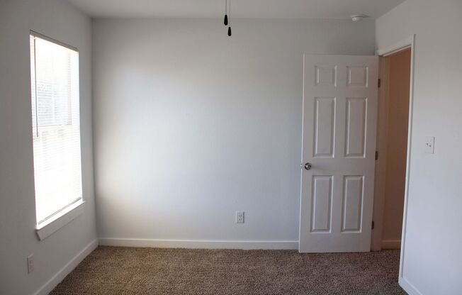 3 beds, 2 baths, 1,092 sqft, $1,245, Unit Unit 202
