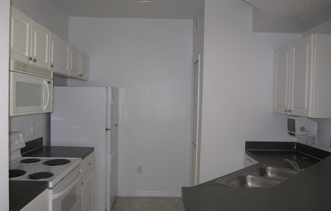 Unbeatable Value! 1BR Condo in Gated Palms Club – Pool, Gym & More!