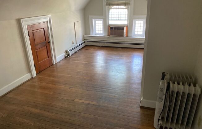 2 beds, 1 bath, $1,700