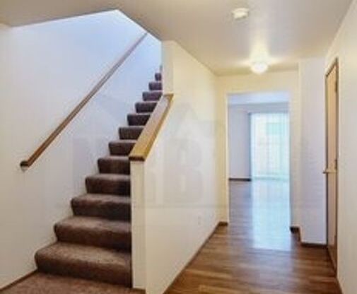 3 beds, 2.5 baths, $2,295, Unit UNIT B