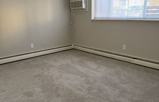 2 beds, 1 bath, 685 sqft, $1,540, Unit A01