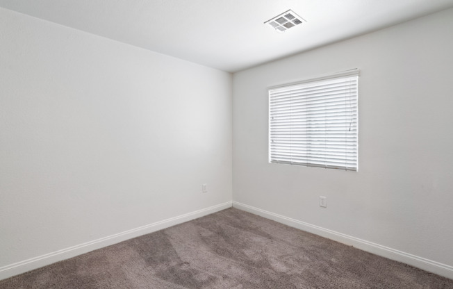 Thunderbird Apartments Bedroom