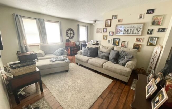 2 beds, 1 bath, $700, Unit 518 Osage Unit 3