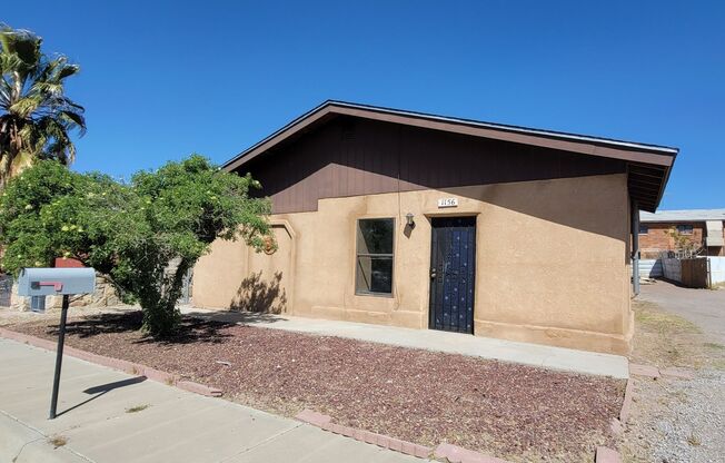 Cozy 2 Bed 2 Bath home located in the Heart of Las Cruces!