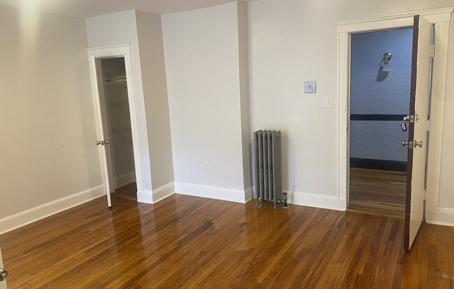 1 bed, 1 bath, 700 sqft, $2,100, Unit 25