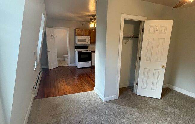 Studio, 1 bath, $875, Unit 10 Alpine Street #33