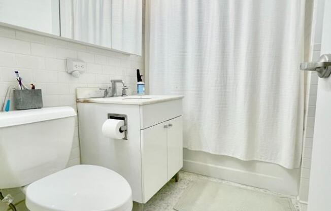 2 beds, 2 baths, 1,153 sqft, $7,000, Unit 1802