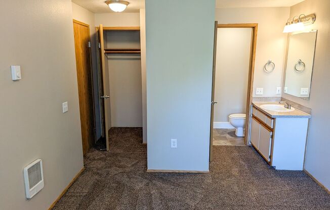 2 beds, 2 baths, 950 sqft, $1,350, Unit 34