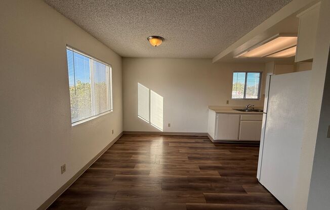 2 beds, 1 bath, $1,995, Unit B