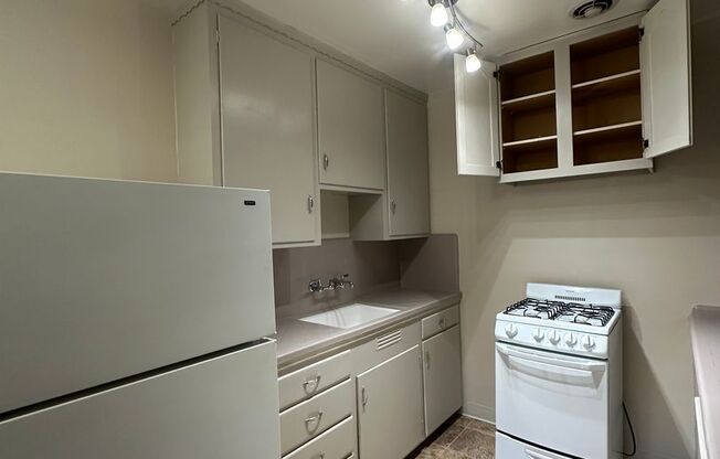 1 bed, 1 bath, $1,480, Unit 12