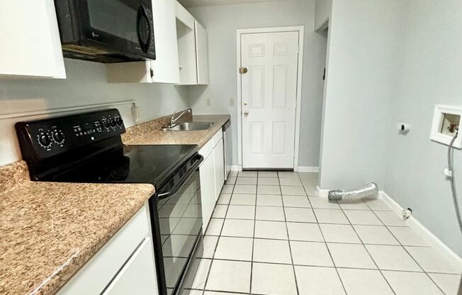 Just Reduced!! Available now! $50 off first months' rent if moved in before October 31st!!