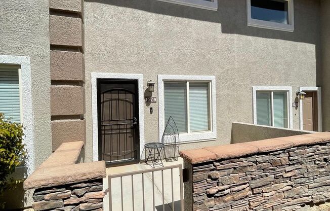2 Story Townhouse in Gated Community! Available April 1st!