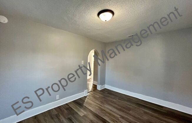 2 beds, 1 bath, $1,095