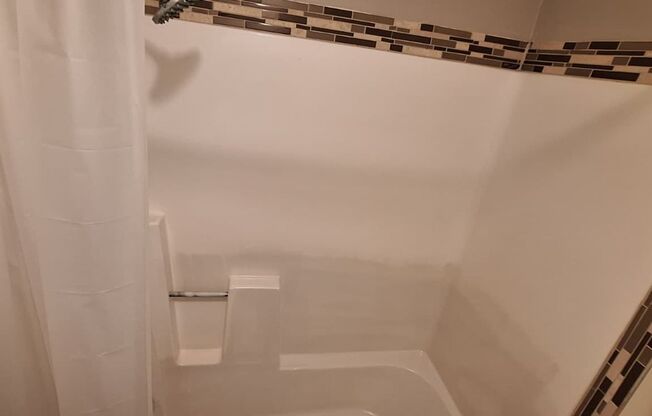 1 bed, 1 bath, $1,075, Unit # #C 28