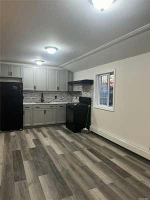 3 beds, 1 bath, $2,900