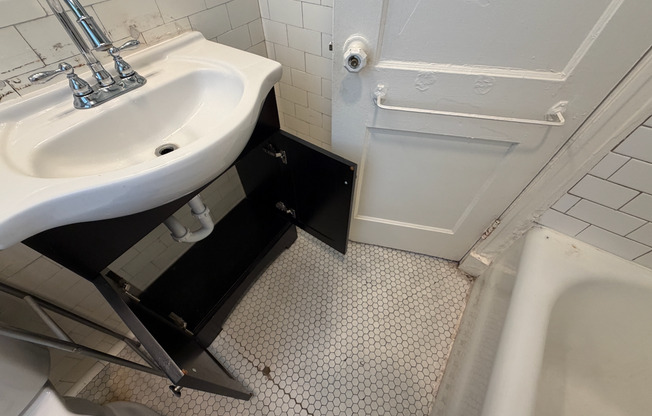 Studio, 1 bath, 450 sqft, $945, Unit 309