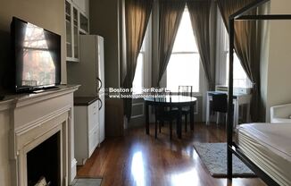 323 Beacon St Apt 4D
