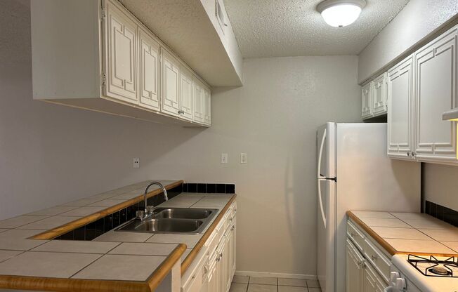 Studio, 1 bath, 575 sqft, $1,095, Unit OCR-126