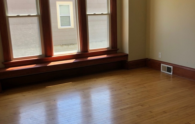 2470-70A N. Holton St.