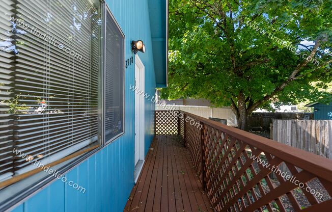 Darling Two Bedroom With Large Fenced Yard, Quick Access to Jackson Middle School and I5.