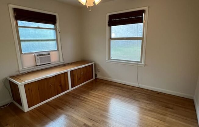 3 beds, 1 bath, $2,595