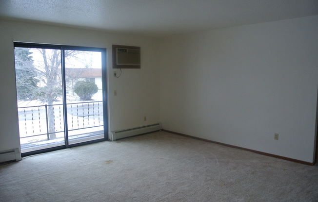 2 beds, 1 bath, $745, Unit 8