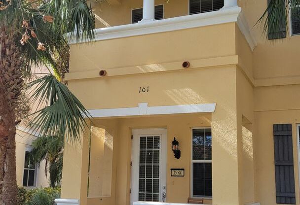 Seasonal/short term  3/3 spacious townhouse with water view off University PKWY