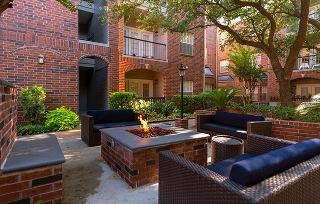 The Inverness Courtyard | Houston, TX Apartments | Apartments in Houston, TX