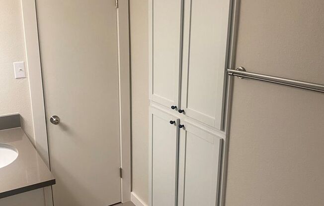 2 beds, 2 baths, 900 sqft, $1,412, Unit LAW11-216