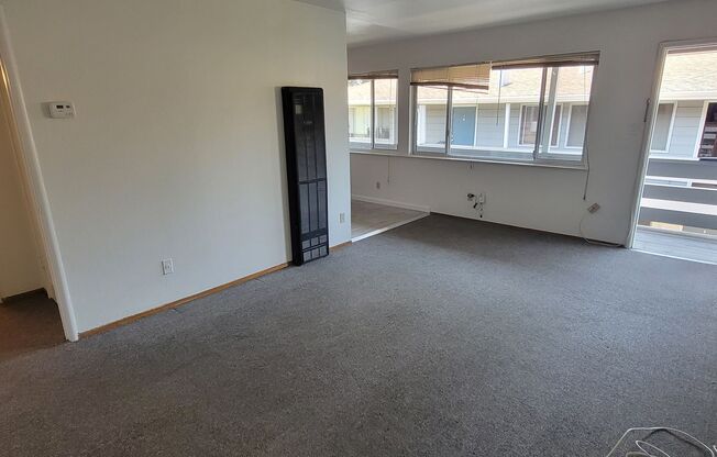 Clean, quiet 2 bed 1 bath, freshly painted with new appliances