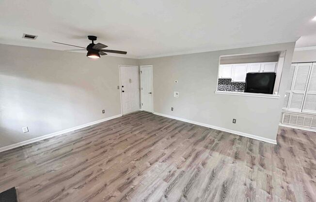 Charming 1 BR/1 BA Condo in Gated Sandy Springs Community – Prime Location!